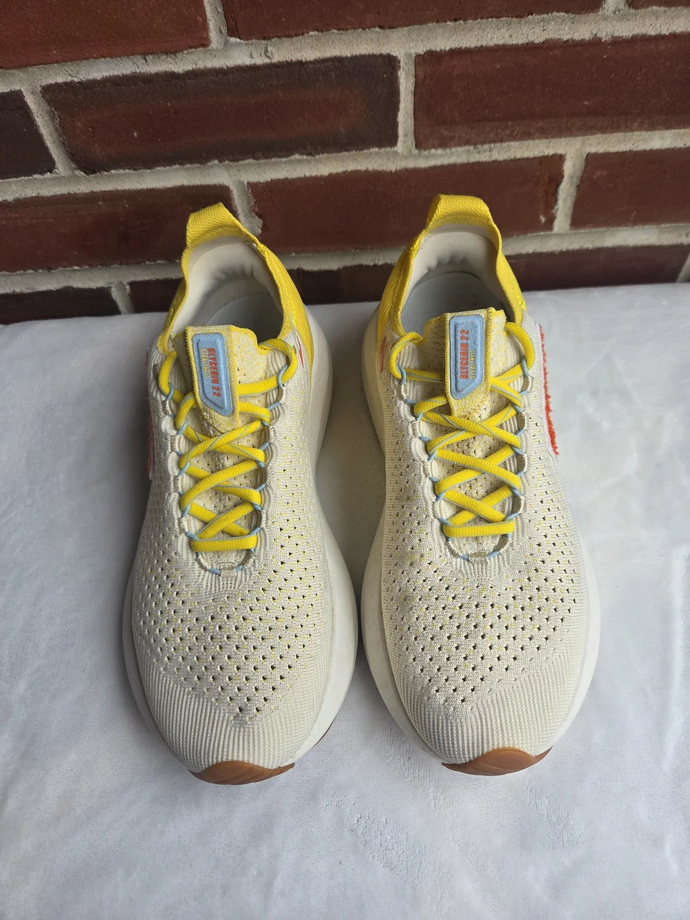 Brooks Glycerin StealthFit 22 Women’s 9.5 Cyber Yellow Running Shoes